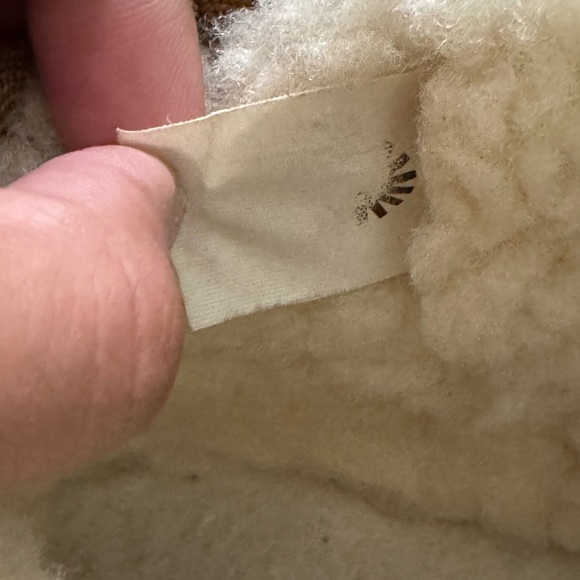 UGG Chestnut Classic Ultra Mini - Picture 9 of 11